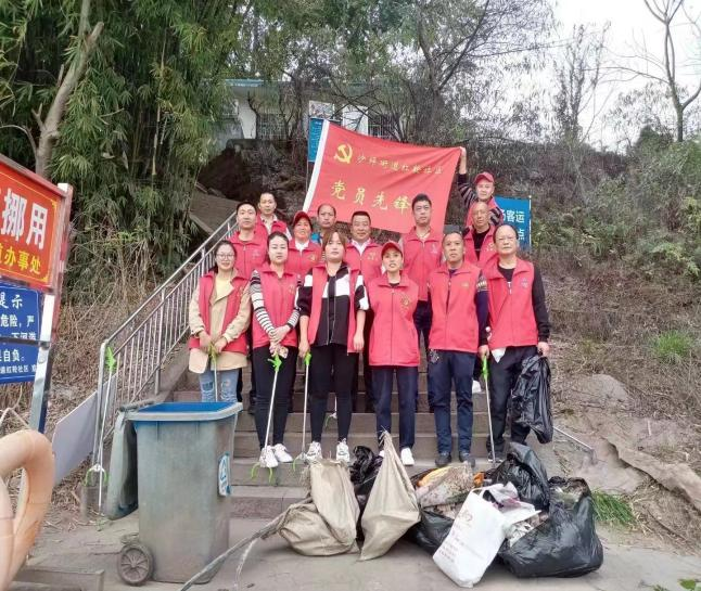 清理河道垃圾  維護生態環境