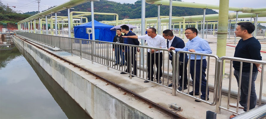 清源水務公司黨委書記、董事長周燕賓到高新產業園第二污水處理廠調研