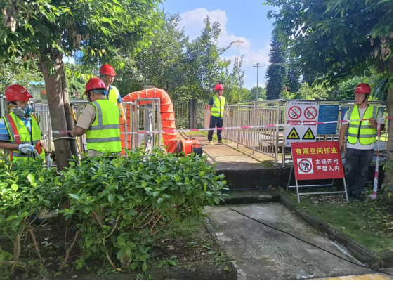 以演促訓(xùn) 筑牢安全防線 ——宜賓市清源水務(wù)公司污水泵站管理部開(kāi)展有限空間應(yīng)急演練